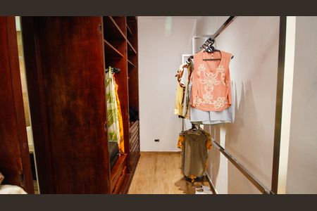 Casa para alugar com 600m², 6 quartos e 4 vagasCloset da suíte 3