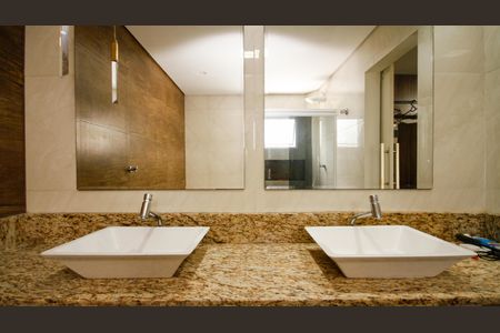 Casa para alugar com 600m², 6 quartos e 4 vagasBanheiro da Suíte 2