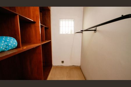 Casa para alugar com 600m², 6 quartos e 4 vagasCloset da suíte 4