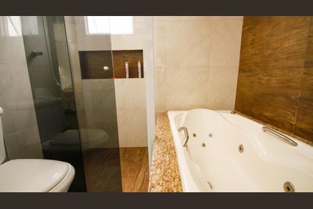 Casa para alugar com 600m², 6 quartos e 4 vagasBanheiro da Suíte 2