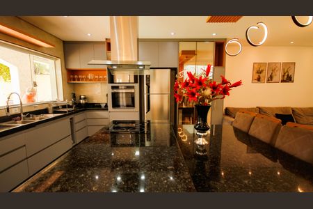 Casa para alugar com 600m², 6 quartos e 4 vagasCozinha