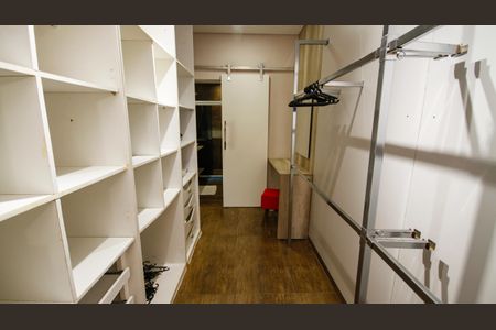 Casa para alugar com 600m², 6 quartos e 4 vagasCloset da suíte 1