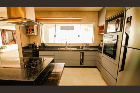 Casa para alugar com 600m², 6 quartos e 4 vagasCozinha