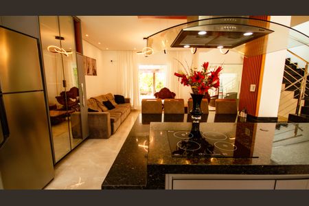 Casa para alugar com 600m², 6 quartos e 4 vagasCozinha