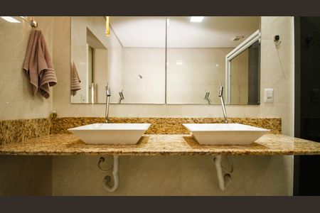 Casa para alugar com 600m², 6 quartos e 4 vagasBanheiro da Suíte 1