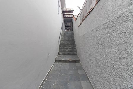 Casa para alugar com 90m², 2 quartos e 2 vagasCorredor externo