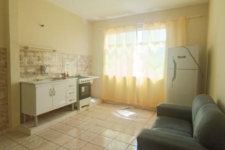 Sala de kitnet/studio para alugar com 1 quarto, 70m² em Parque Duque, Duque de Caxias