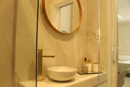 Banheiro de apartamento à venda com 1 quarto, 30m² em Leme, Rio de Janeiro