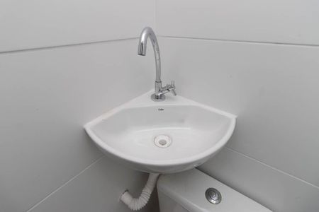 Banheiro de kitnet/studio para alugar com 1 quarto, 16m² em Vila Maria Baixa, São Paulo