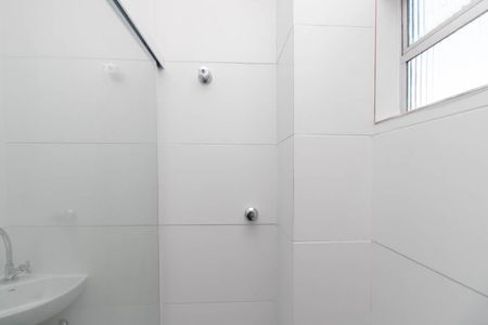 Banheiro de kitnet/studio para alugar com 1 quarto, 16m² em Vila Maria Baixa, São Paulo