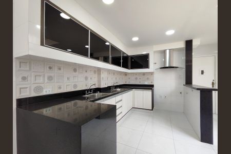 Apartamento à venda com 130m², 4 quartos e sem vagaCozinha