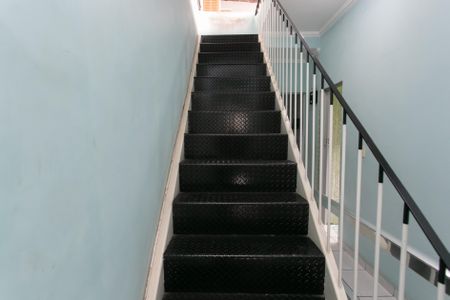 Casa à venda com 211m², 3 quartos e 1 vaga Casa à venda com 211m², 3 quartos e 1 vagaEscada