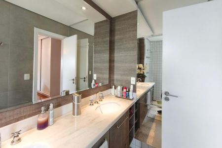 Apartamento para alugar com 241m², 3 quartos e 4 vagasBanheiro Suíte