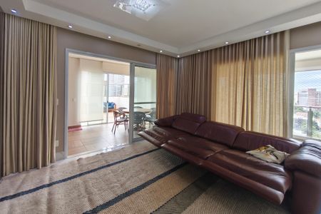 Sala de Estar de apartamento para alugar com 3 quartos, 247m² em Cambuí, Campinas