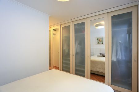 Apartamento à venda com 98m², 3 quartos e 2 vagas Apartamento à venda com 98m², 3 quartos e 2 vagassuíte