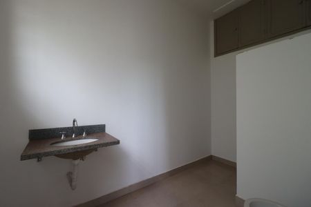 Casa para alugar com 482m², 4 quartos e 6 vagasBanheiro da Suíte