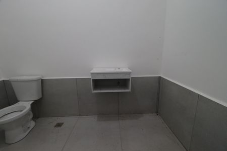 Casa para alugar com 482m², 4 quartos e 6 vagasBanheiro 2