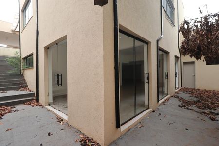 Casa para alugar com 482m², 4 quartos e 6 vagasQuintal