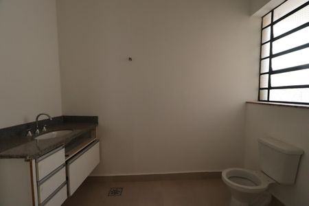 Casa para alugar com 482m², 4 quartos e 6 vagasBanheiro