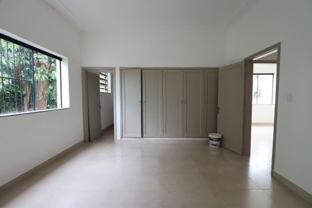 Casa para alugar com 482m², 4 quartos e 6 vagasSuíte