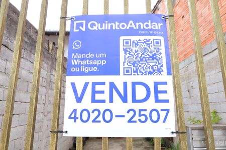 Casa à venda com 72m², 2 quartos e 2 vagasPlaca instalada no portão do imóvel - Código da placa: VGEF-685