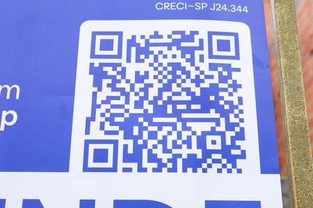 Casa à venda com 72m², 2 quartos e 2 vagasPlaca instalada no portão do imóvel - Código da placa: VGEF-685