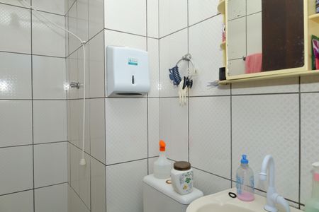 Casa à venda com 72m², 2 quartos e 2 vagasBanheiro 1