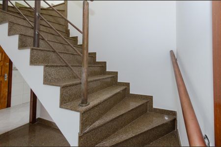 Apartamento para alugar com 194m², 3 quartos e 2 vagasEscada