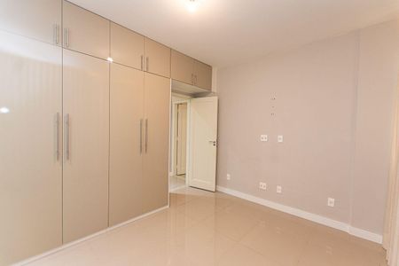 Apartamento à venda com 108m², 3 quartos e sem vaga