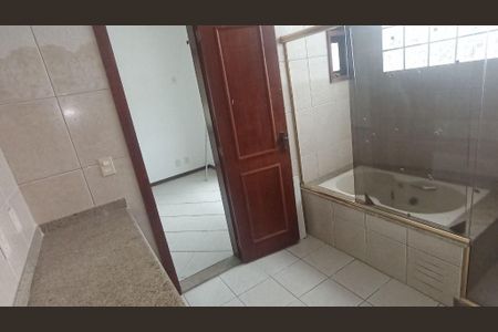 Casa à venda com 4 quartos, 375m² em Engenho do Mato, Niterói