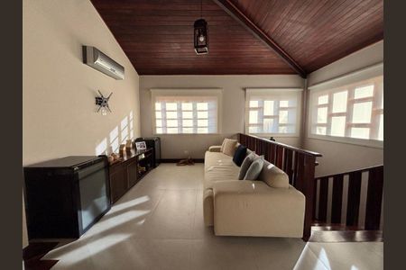 Casa à venda com 4 quartos, 276m² em Piratininga, Niterói