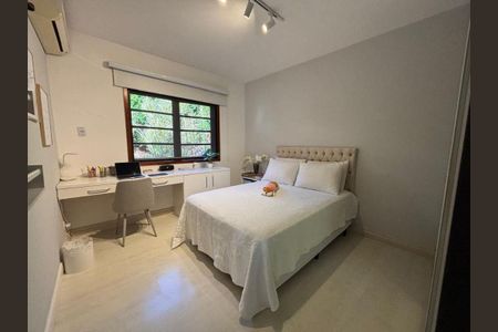 Casa à venda com 4 quartos, 276m² em Piratininga, Niterói