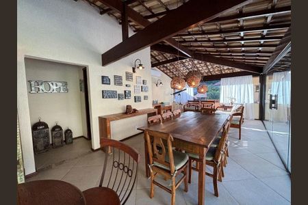 Casa à venda com 4 quartos, 276m² em Piratininga, Niterói