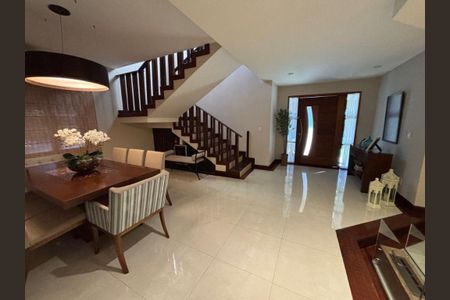 Casa à venda com 4 quartos, 276m² em Piratininga, Niterói