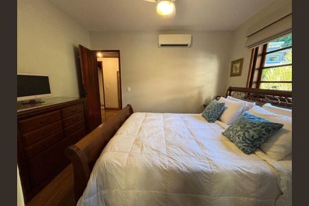 Casa à venda com 4 quartos, 276m² em Piratininga, Niterói