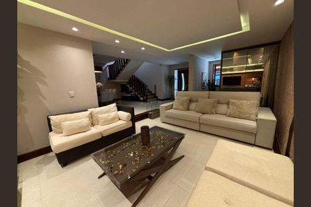 Casa à venda com 4 quartos, 276m² em Piratininga, Niterói