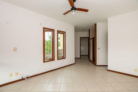 Casa à venda com 4 quartos, 375m² em Engenho do Mato, Niterói