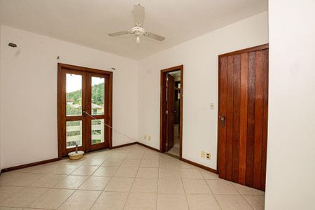Casa à venda com 4 quartos, 375m² em Engenho do Mato, Niterói