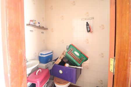 Casa à venda com 670m², 3 quartos e 4 vagasBanheiro de serviço