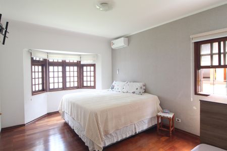 Suíte de casa à venda com 3 quartos, 300m² em Socorro, São Paulo