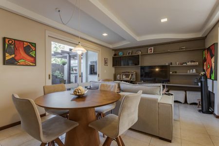 Sala de casa de condomínio à venda com 3 quartos, 250m² em Vila Jardim, Porto Alegre