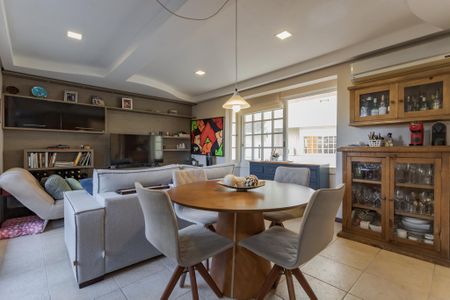 Sala de casa de condomínio à venda com 3 quartos, 250m² em Vila Jardim, Porto Alegre