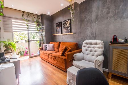 Sala  de apartamento à venda com 2 quartos, 54m² em Jardim Tupanci, Barueri