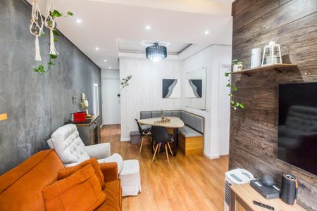 Sala  de apartamento à venda com 2 quartos, 54m² em Jardim Tupanci, Barueri
