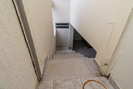 Casa para alugar com 80m², 2 quartos e 1 vagaEscada acesso Quarto de Serviço