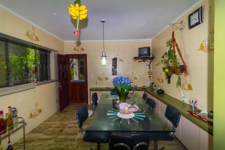 Casa à venda com 197m², 3 quartos e 2 vagasCozinha