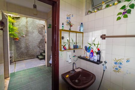 Casa à venda com 197m², 3 quartos e 2 vagasBnaheiro 1