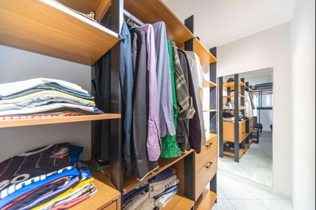 Casa à venda com 77m², 2 quartos e 1 vaga Casa à venda com 77m², 2 quartos e 1 vagaCloset do Quarto 2