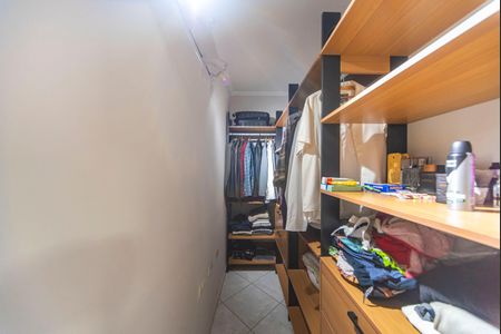 Casa à venda com 77m², 2 quartos e 1 vaga Casa à venda com 77m², 2 quartos e 1 vagaCloset do Quarto 2