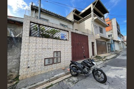 Casa para alugar com 30m², 1 quarto e 1 vaga Casa para alugar com 30m², 1 quarto e 1 vagaFachada + Placa